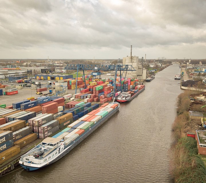 The Twente canals play an essential role in logistics for shipping from and to the ports of cities in the East of Holland