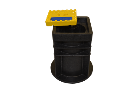 Monitoring well cover with cast iron lid