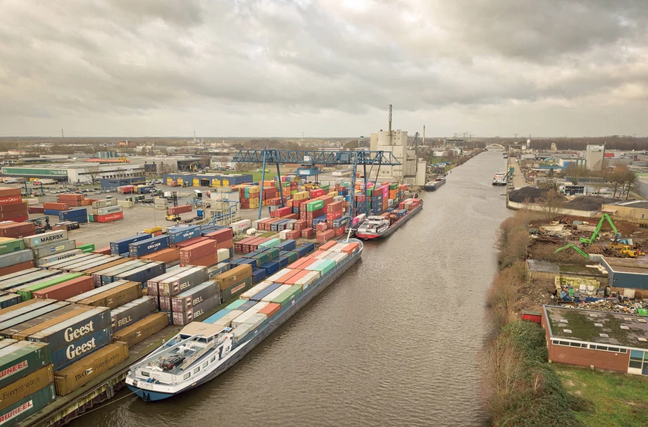 The Twente canals play an essential role in logistics for shipping from and to the ports of cities in the East of Holland