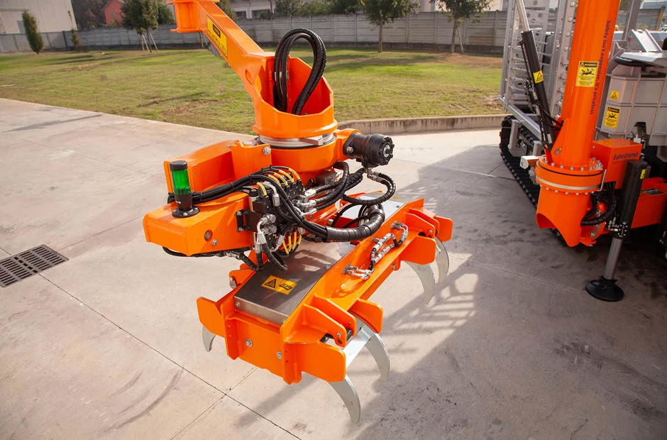 ManipAll Rod & Casing Handler | Available with remote control | Royal ...