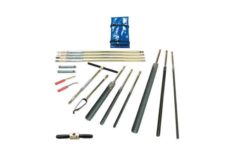 Two-piece gouge auger set with bayonet connection, for soft soils