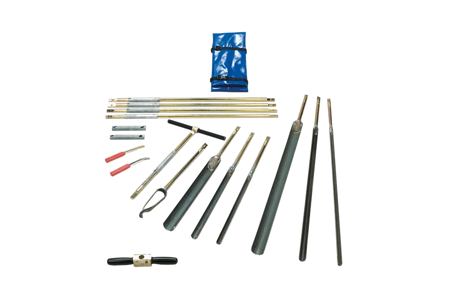 Two-piece gouge auger set with bayonet connection for soft soils ...