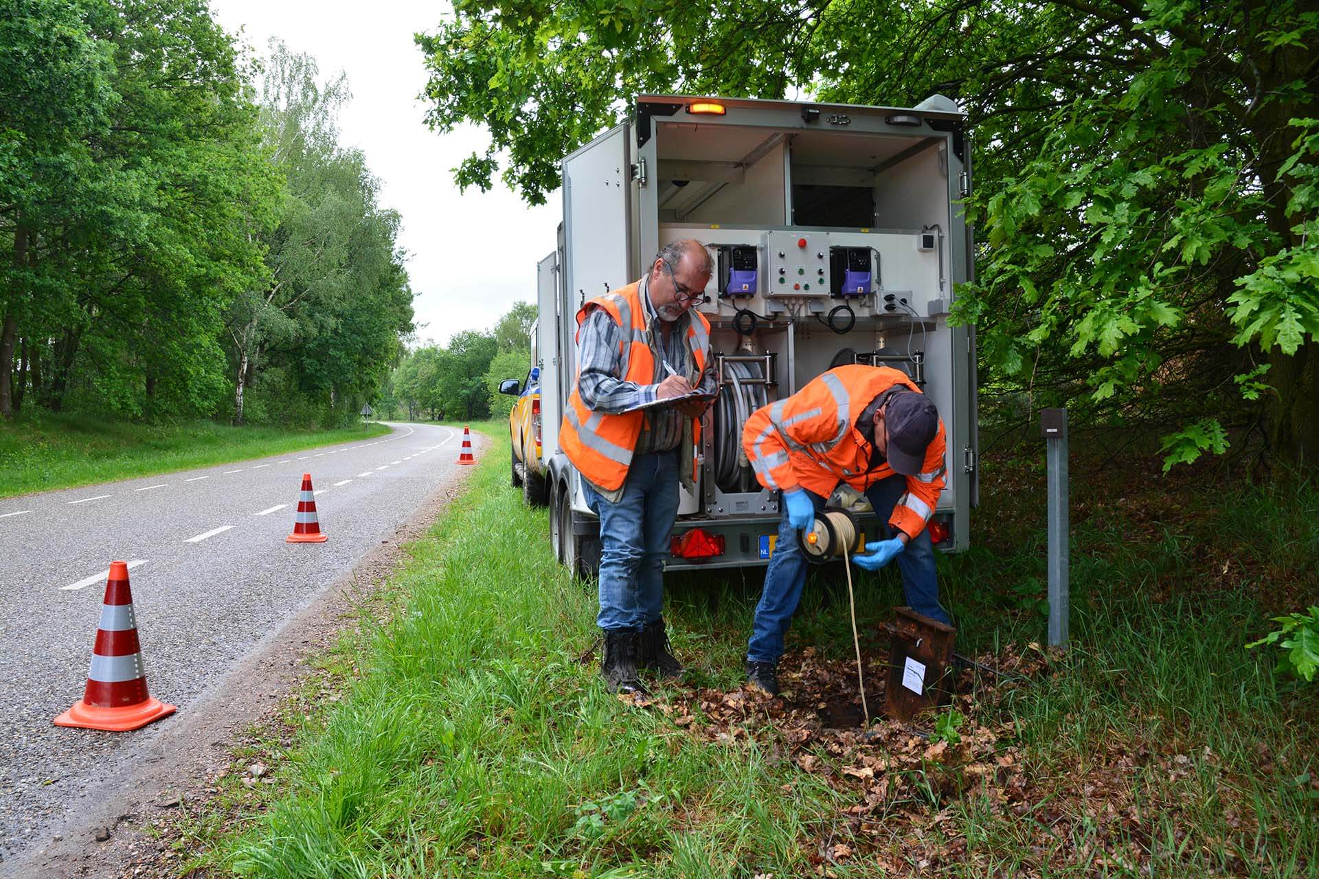 Taking samples at the groundwater quality monitoring network