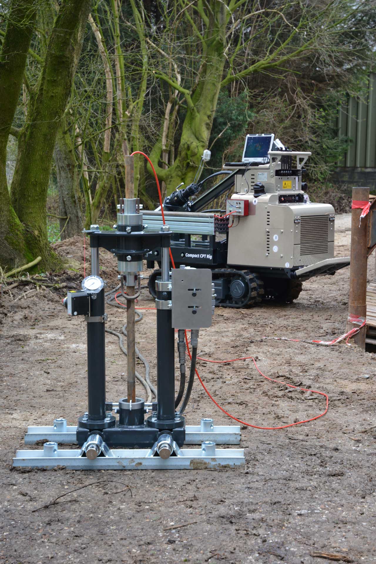 Compact Crawler CPT130 with detached pusher