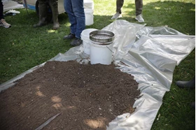 Training asbestonderzoek in grond en waterbodem van Eijkelkamp Academy