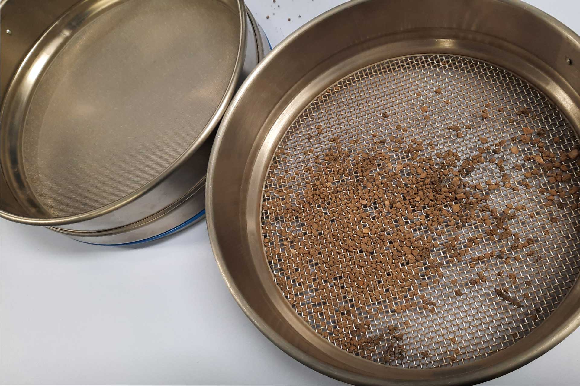 Measuring particle size with sieves