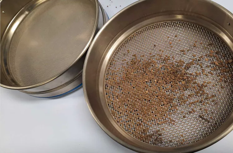 Measuring particle size with sieves